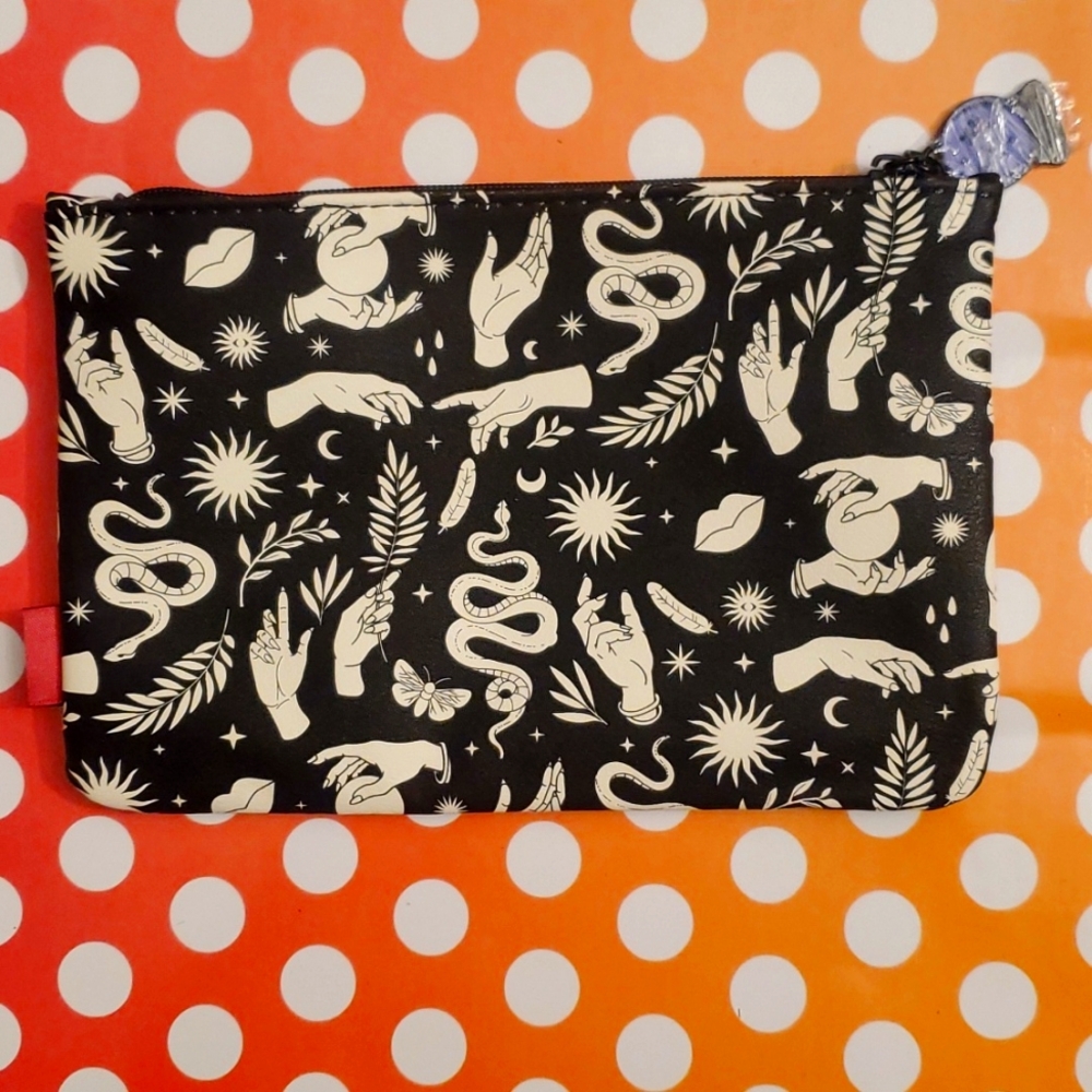 MAKEUP POUCH